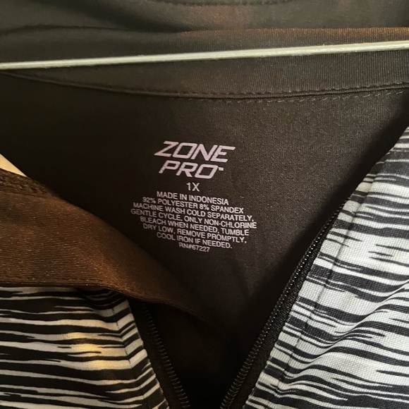 Zone Pro Monochrome Striped Top 1x - Picture 3 of 4